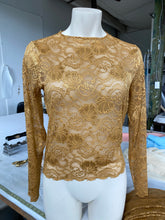 The "Sarah" lace crop top in Gold Dust